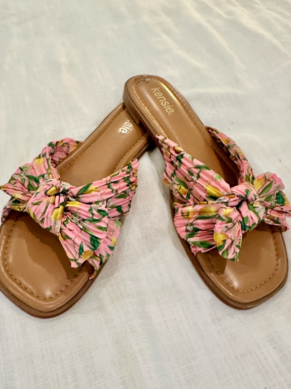 Kensie Floral Bow Slide Sandals | Size 10 | Pink Tropical Print